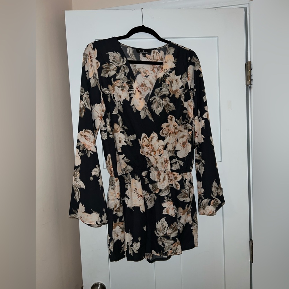 Lulu’s Prairie Daydream Washed Navy Blue Floral Print Romper in Large OBO